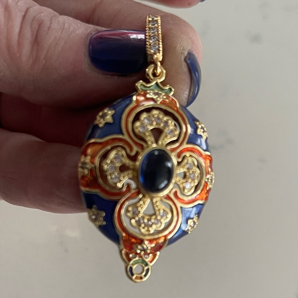 Elegant Blue and Gold Pendant